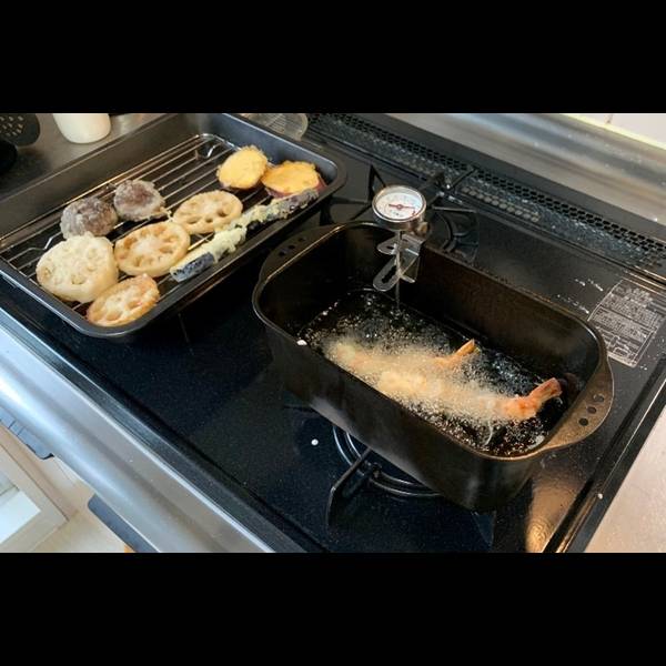 Frying the tempura
