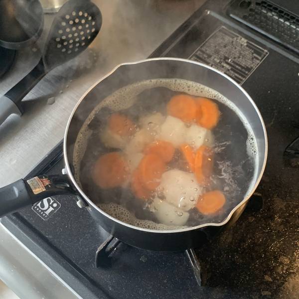 Boiling the vegetables