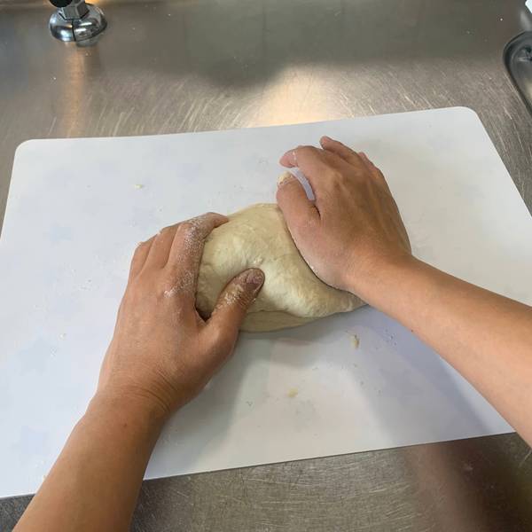 Smoothing out the dough 