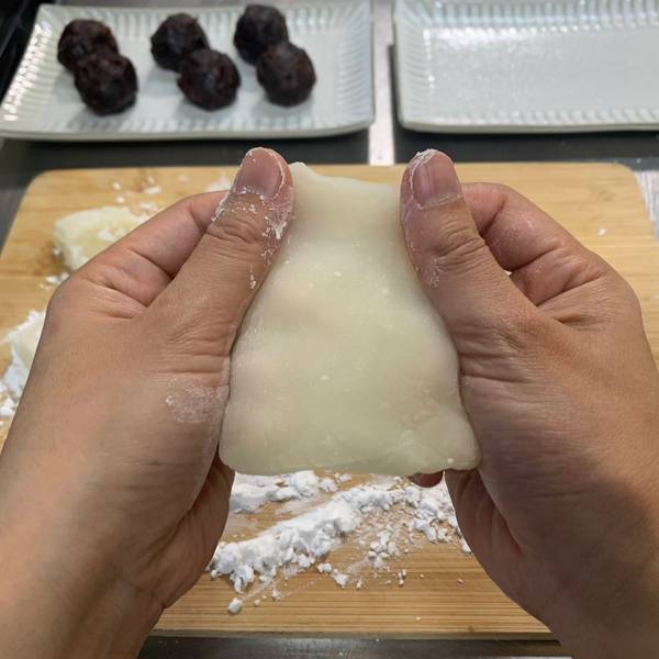 Kneading the mochi to make it smooth 