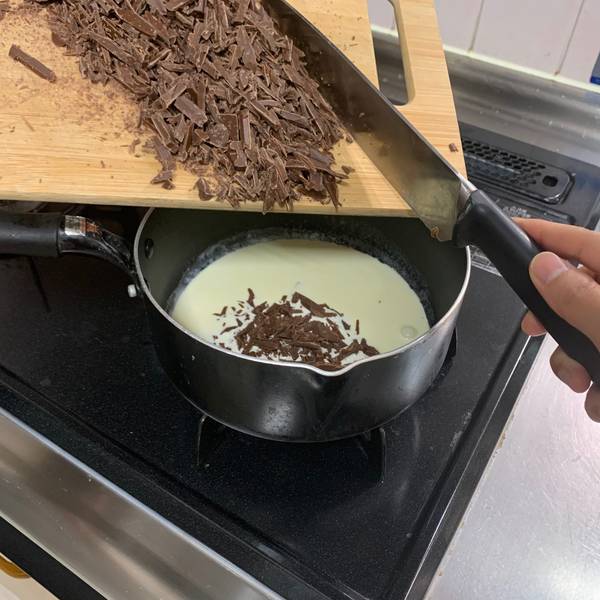 Adding the chocolate into the heavy cream 