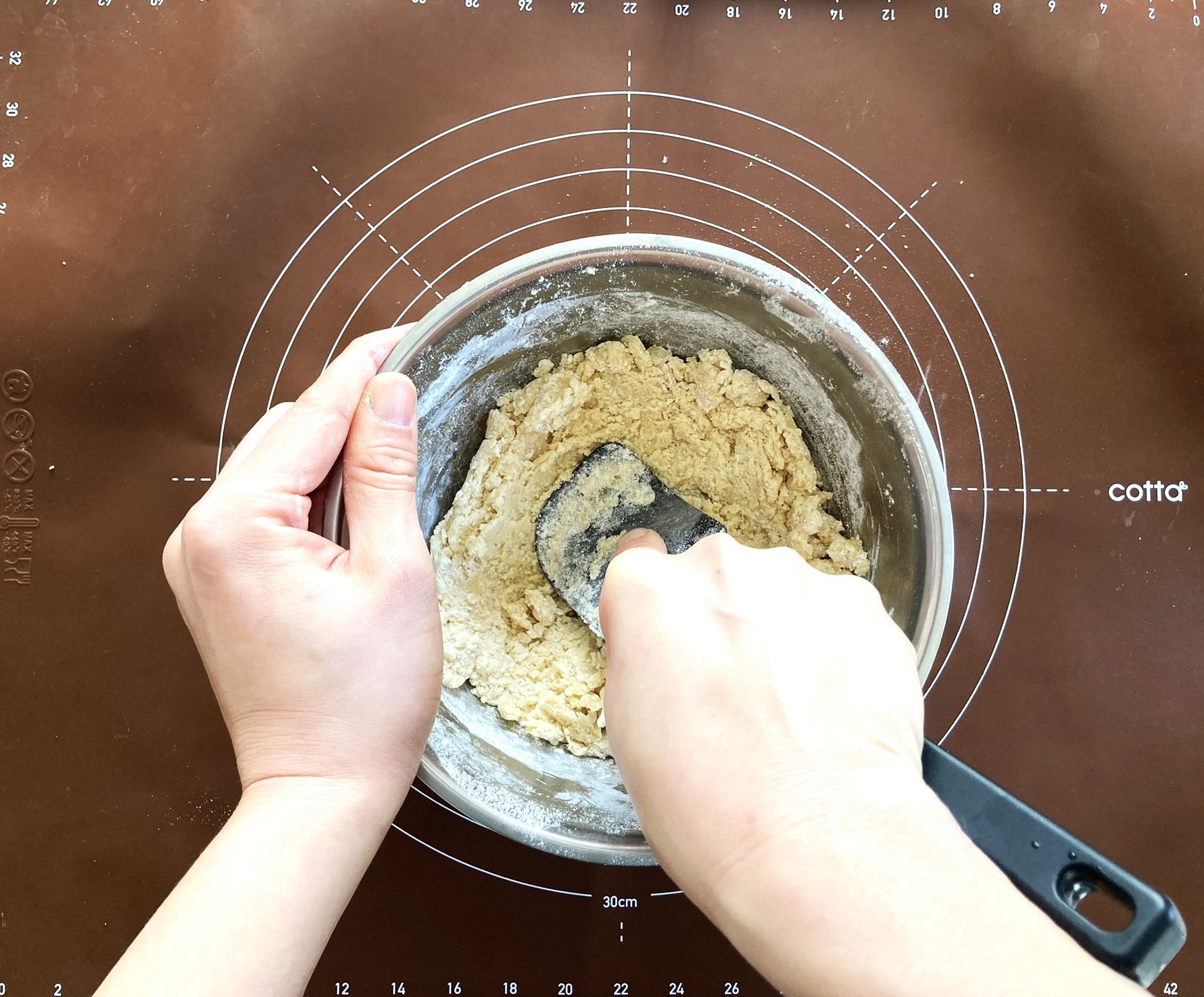 Combining the flour into the dough