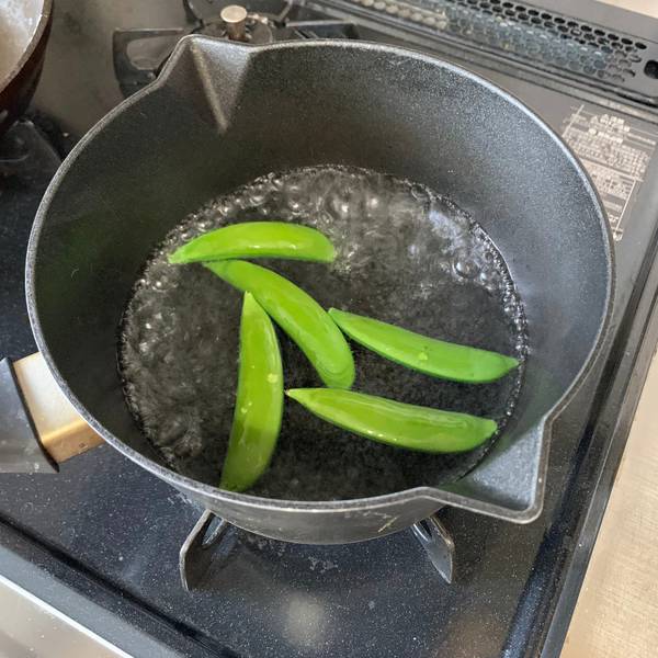 Blanching the snap peas