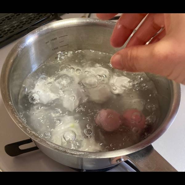 Adding dango into boiling water 