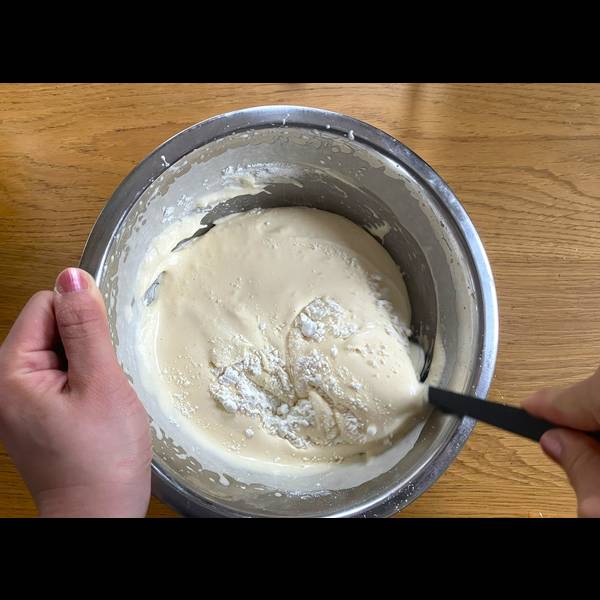 Incorporating the flour into the egg batter