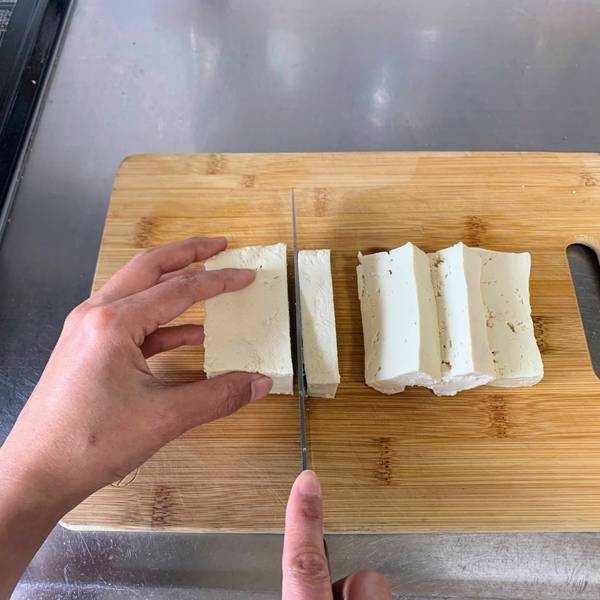 Slicing the tofu