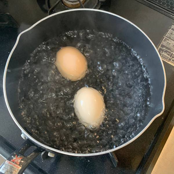 Boiling the eggs 