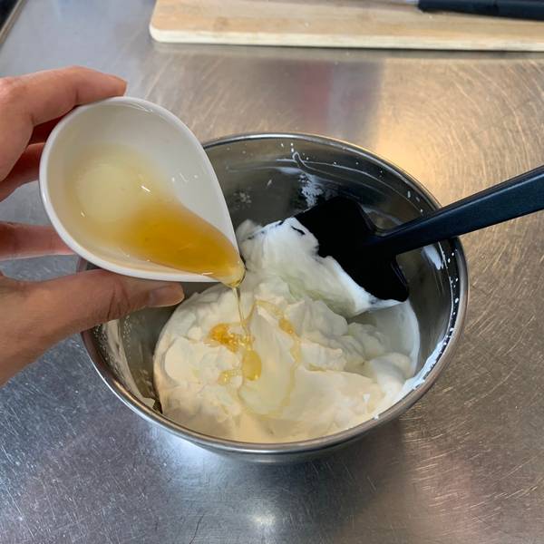 Sweetening the cream with honey