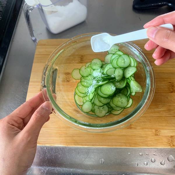 Adding salt to the cucumbers