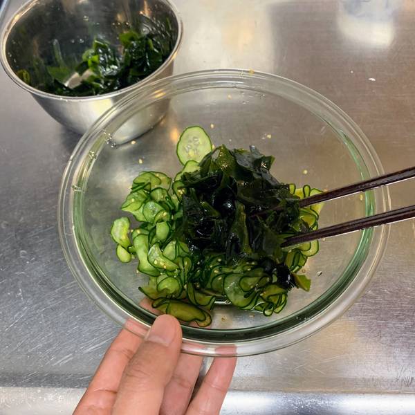 Adding wakame to the cucumber sunomono salad