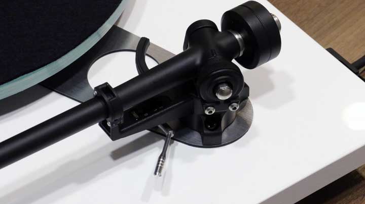 Rega Planar 3 tonearm image