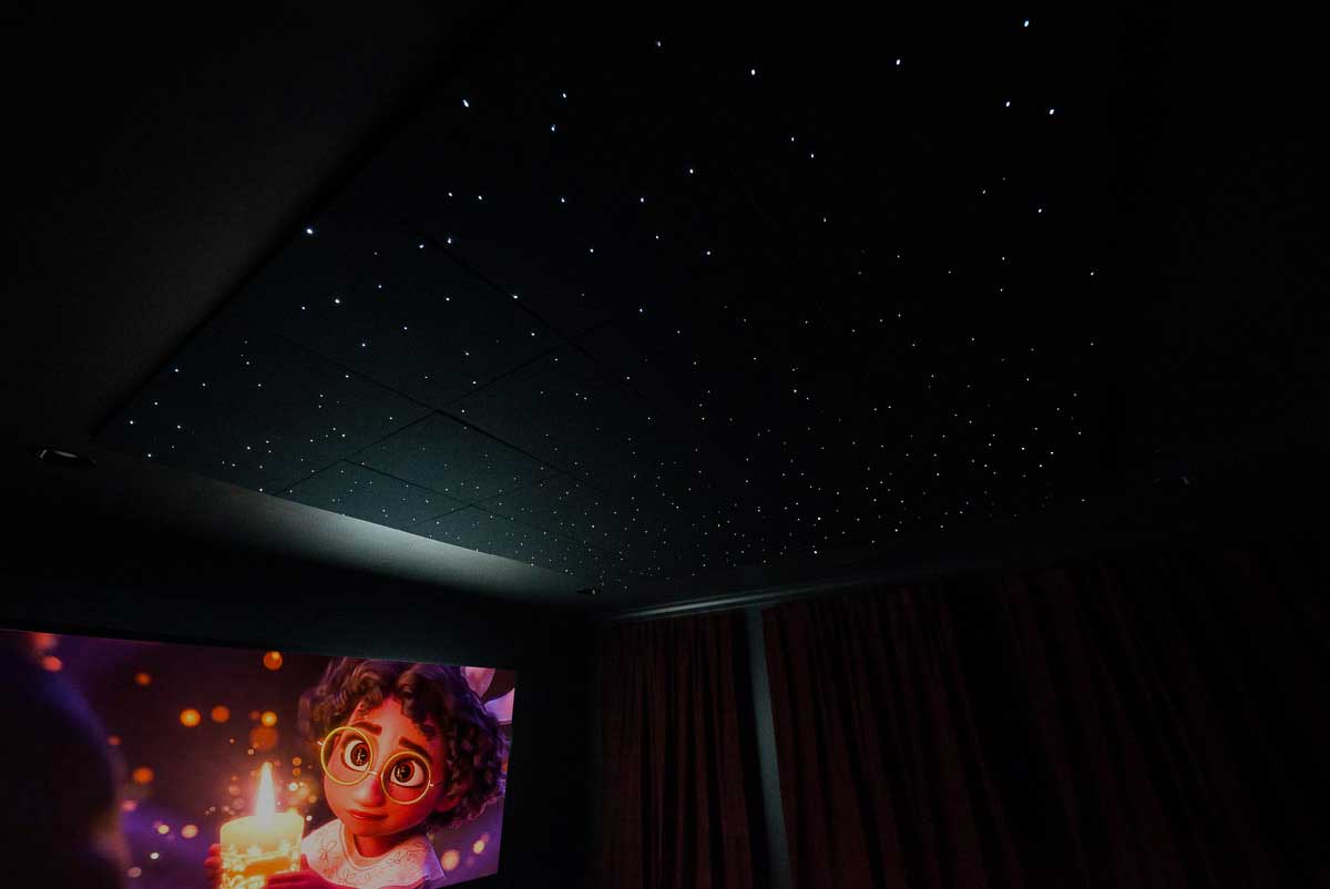 Fiberoptic star ceiling in the dark