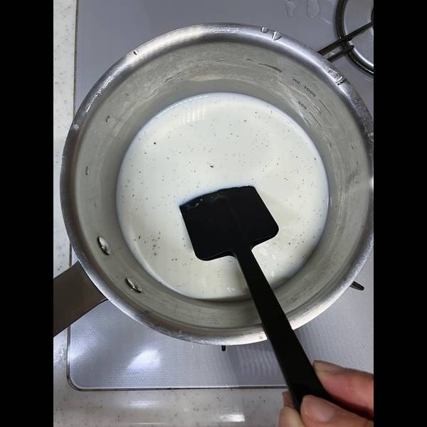 Mixing the vanilla milk well