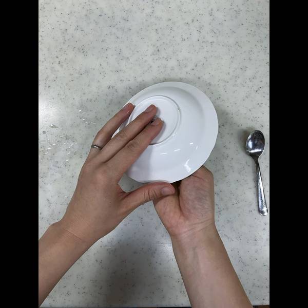 Putting a plate on top of the mold