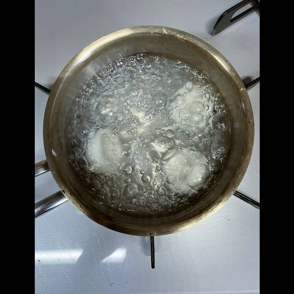 Boiling the shiratama dango