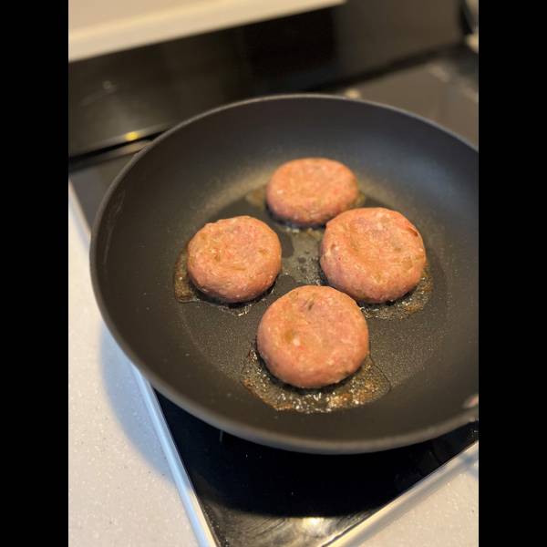 Cooking the hambagu patties