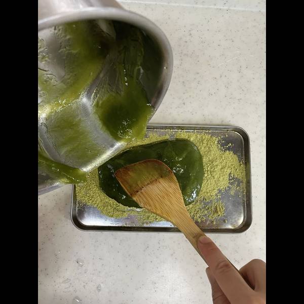 Adding the matcha warabi mochi into the container