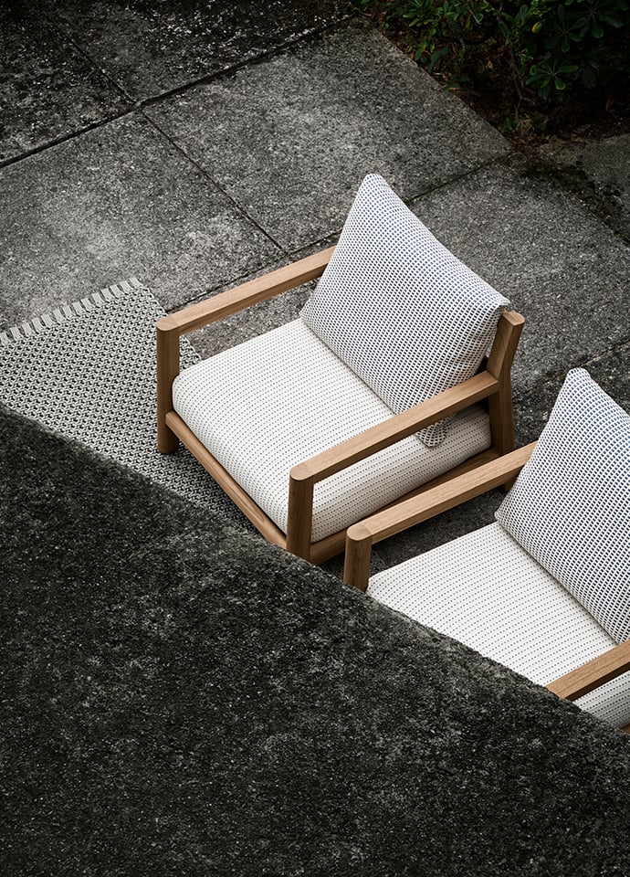 The Pablo Outdoor armchairs are constructed using simple details to emphasise the craftsmanship behind the colleciton. Photography © Tommaso Sartor c/o B&B Italia. 