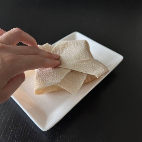 Wrapping the tofu in paper towels