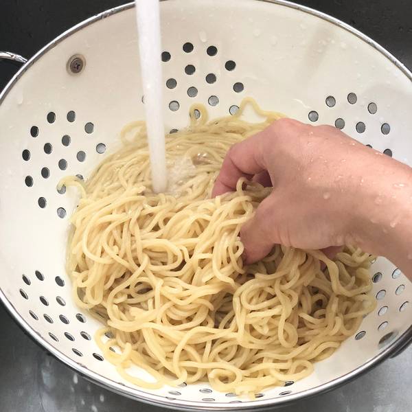 Rinsing the noodles under cold running water