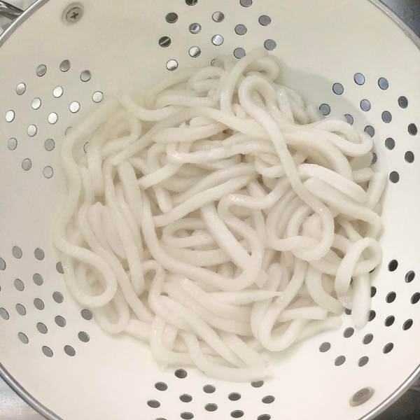 Drained udon noodles