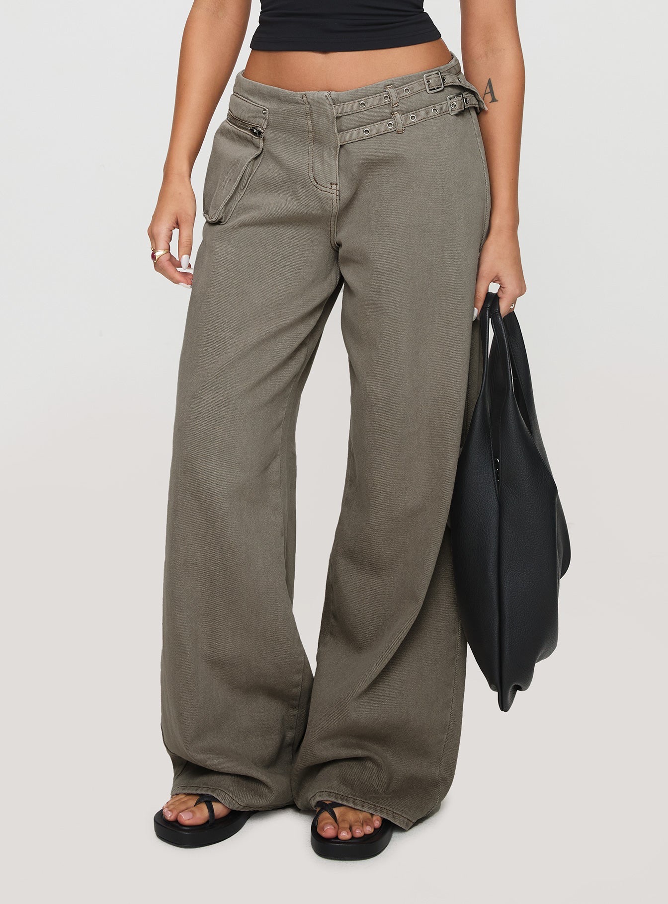 women wearing brown cargo pants in college