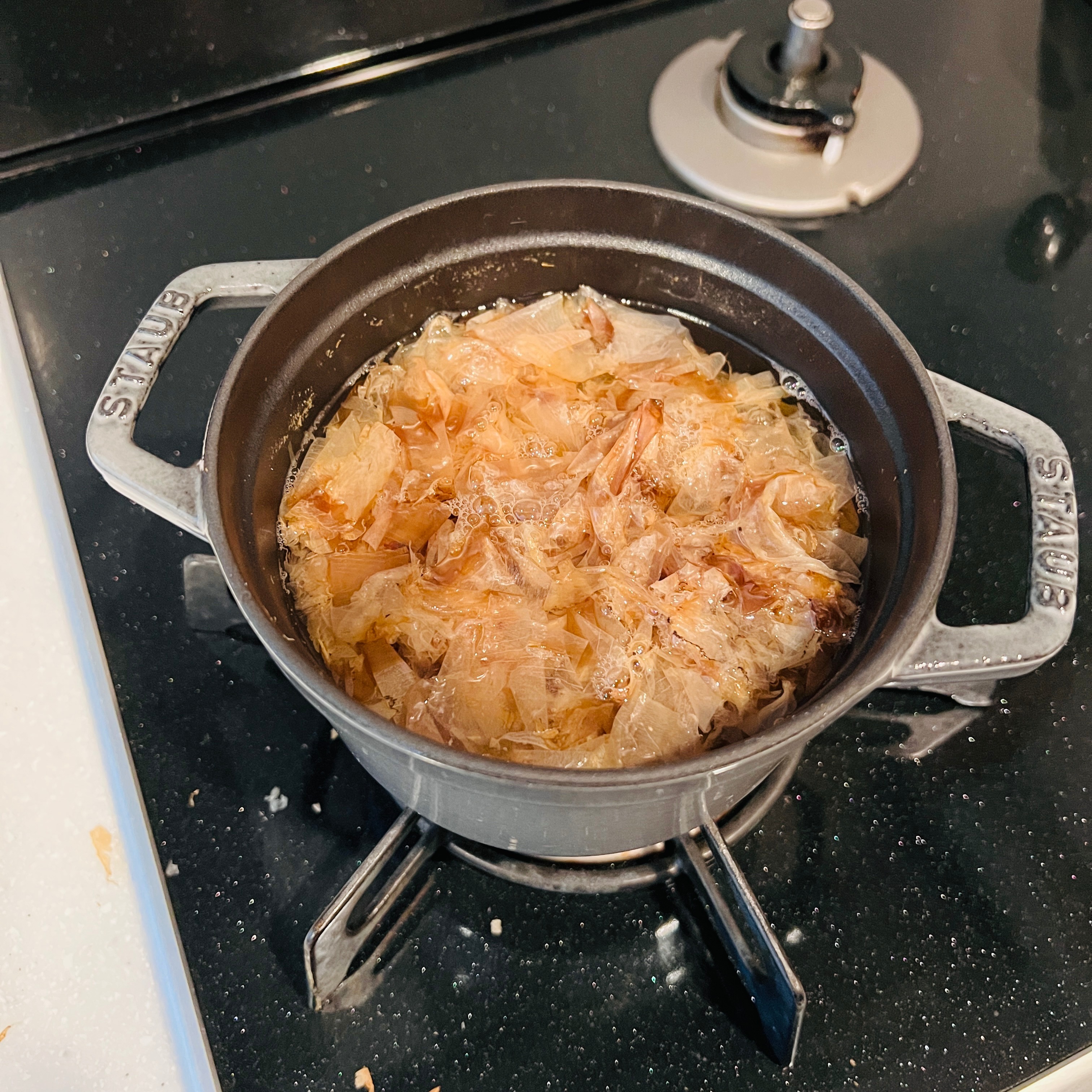 making the soup stock