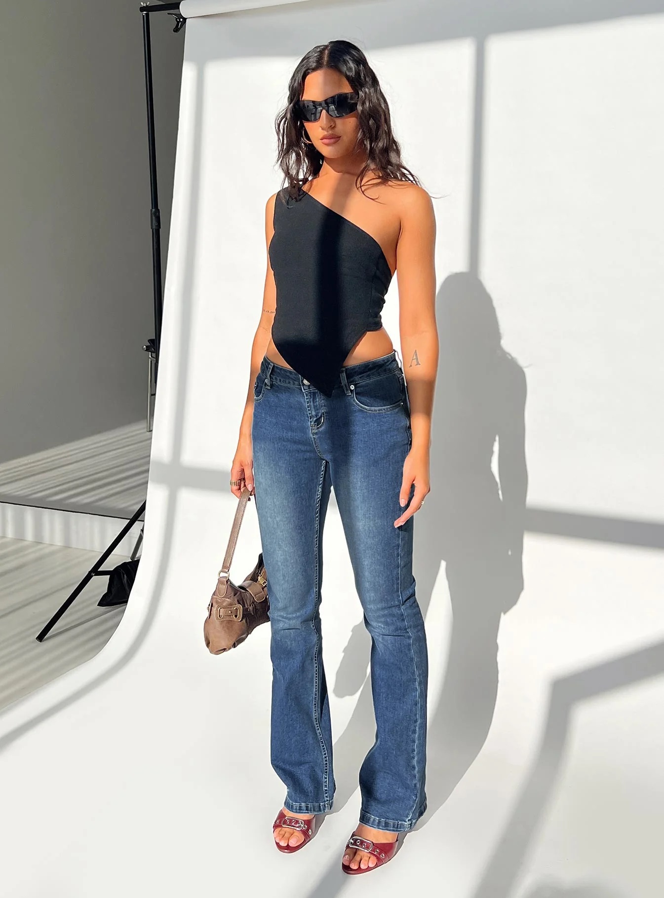 woman wearing bootleg jeans