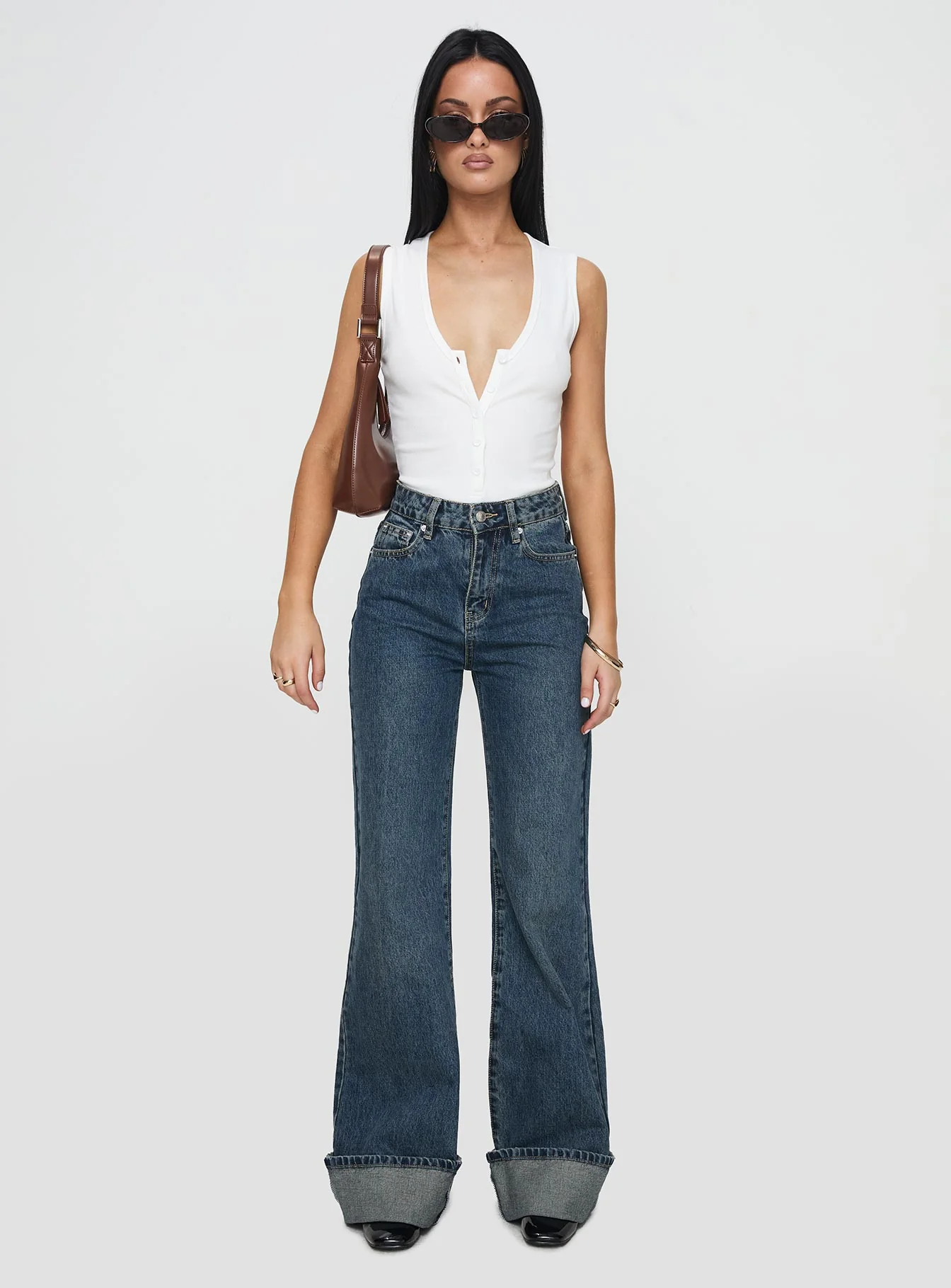 woman wearing flare jeans