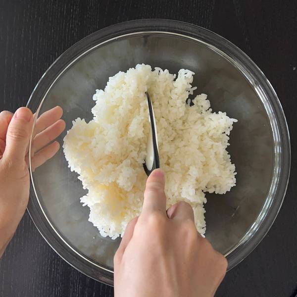 fluffing the rice
