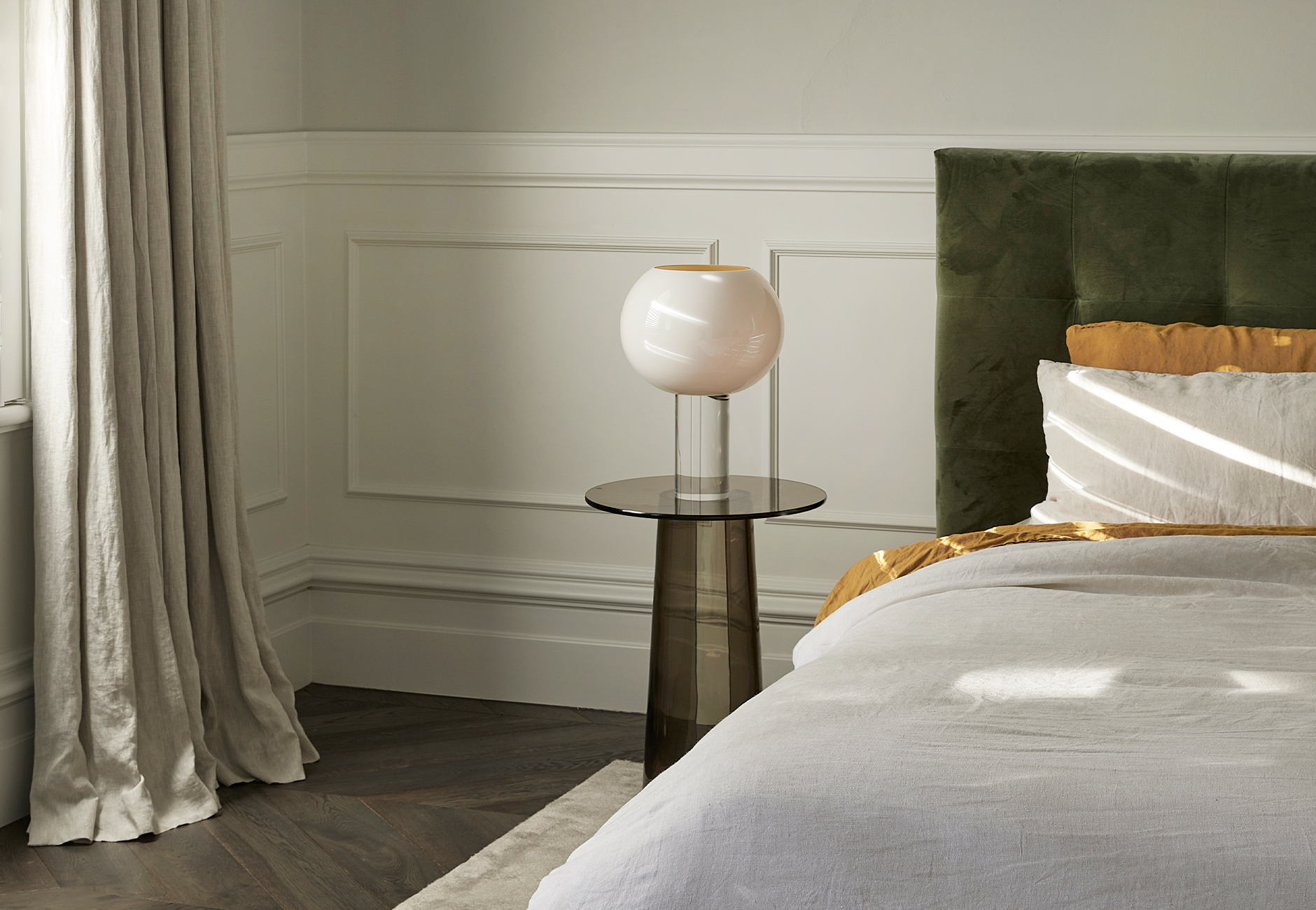 The bedroom features the Buds 2 table lamp by Foscarini. Photo © Derek Swalwell.
