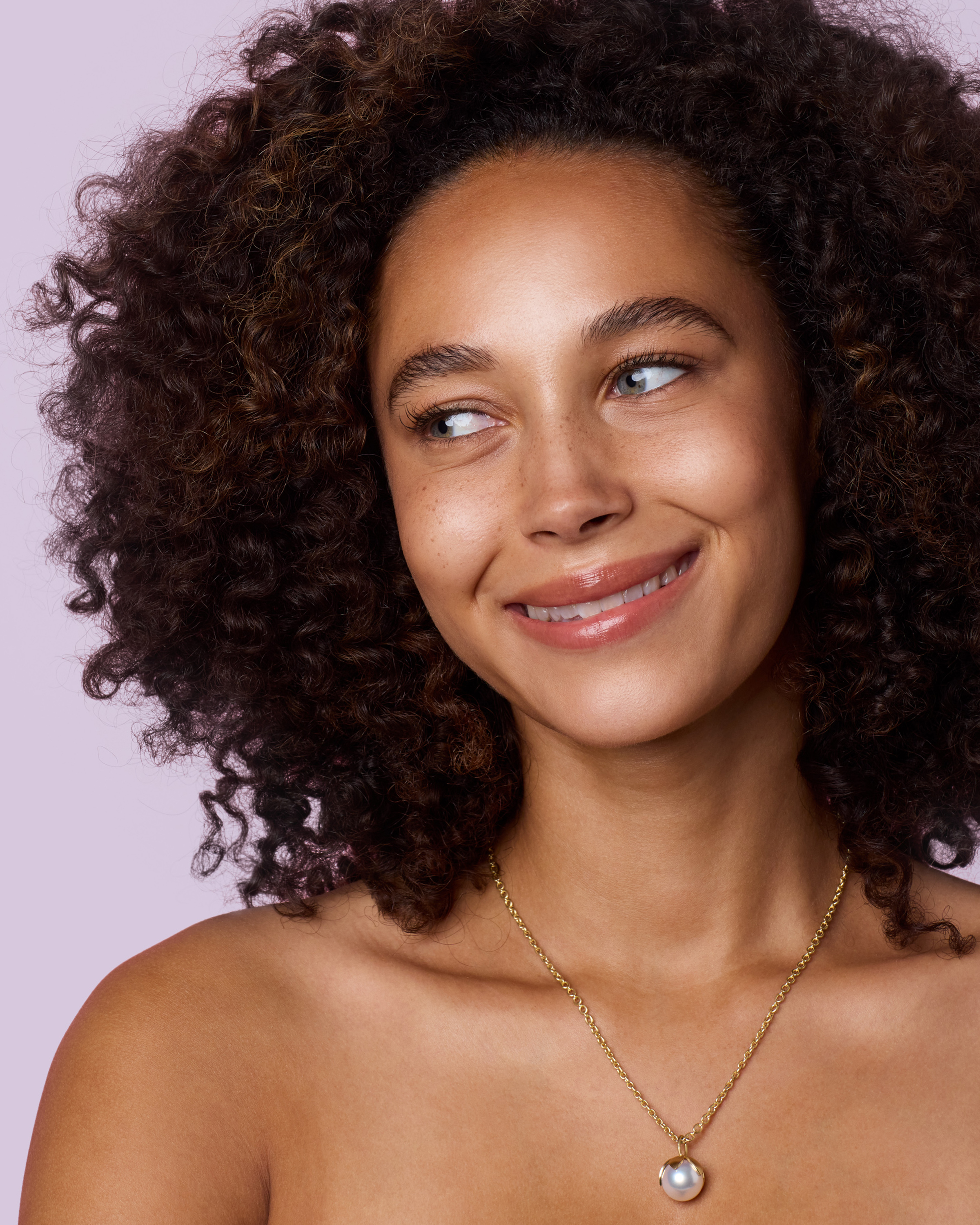 Show off a stunning floral setting with a Pearl Blossom Necklace.SHOP PEARL BLOSSOM NECKLACES