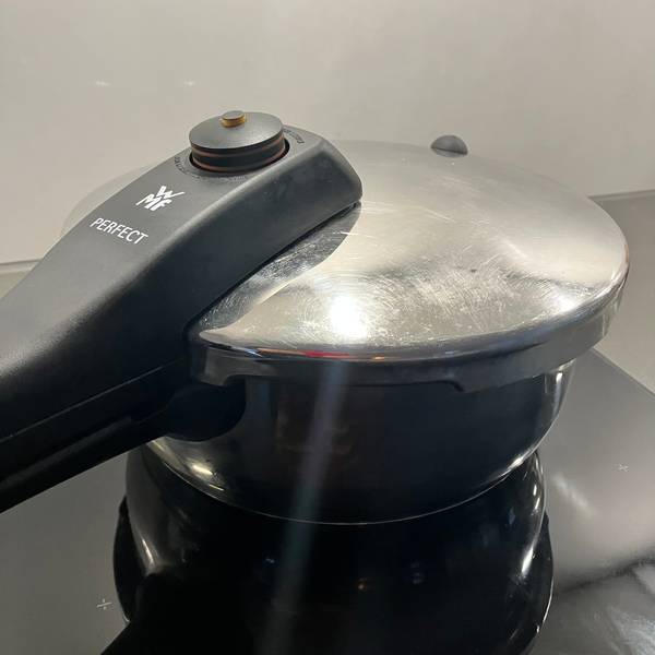 closed pressure cooker
