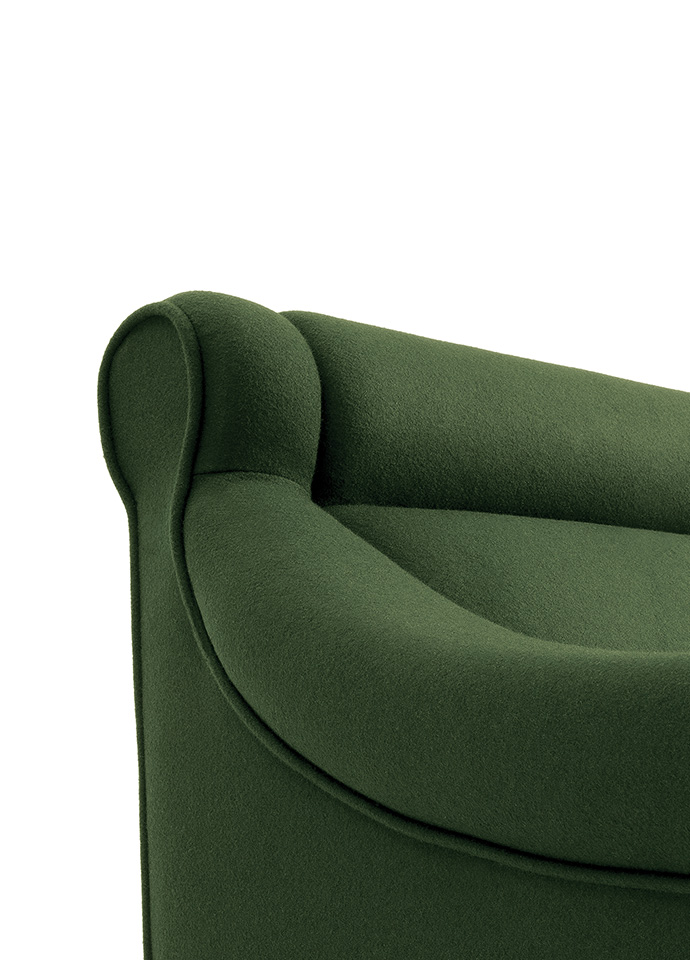 The soft curves of the San Siro sofa designed by Luigi Caccia Dominioni are a trademark of the collection. Photo c/o Azucena. 