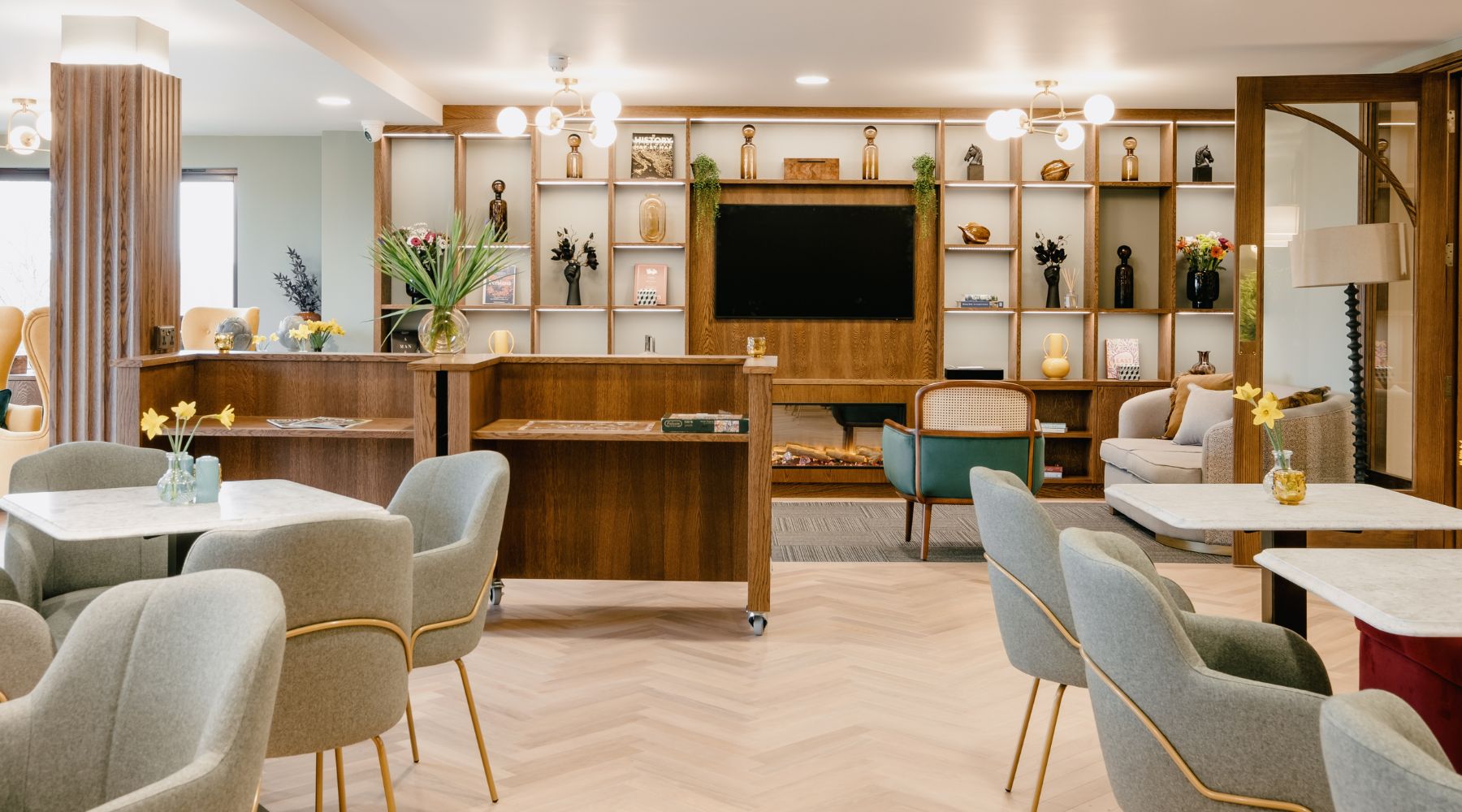 Trinity Lodge dining room with natural wood and biophilia