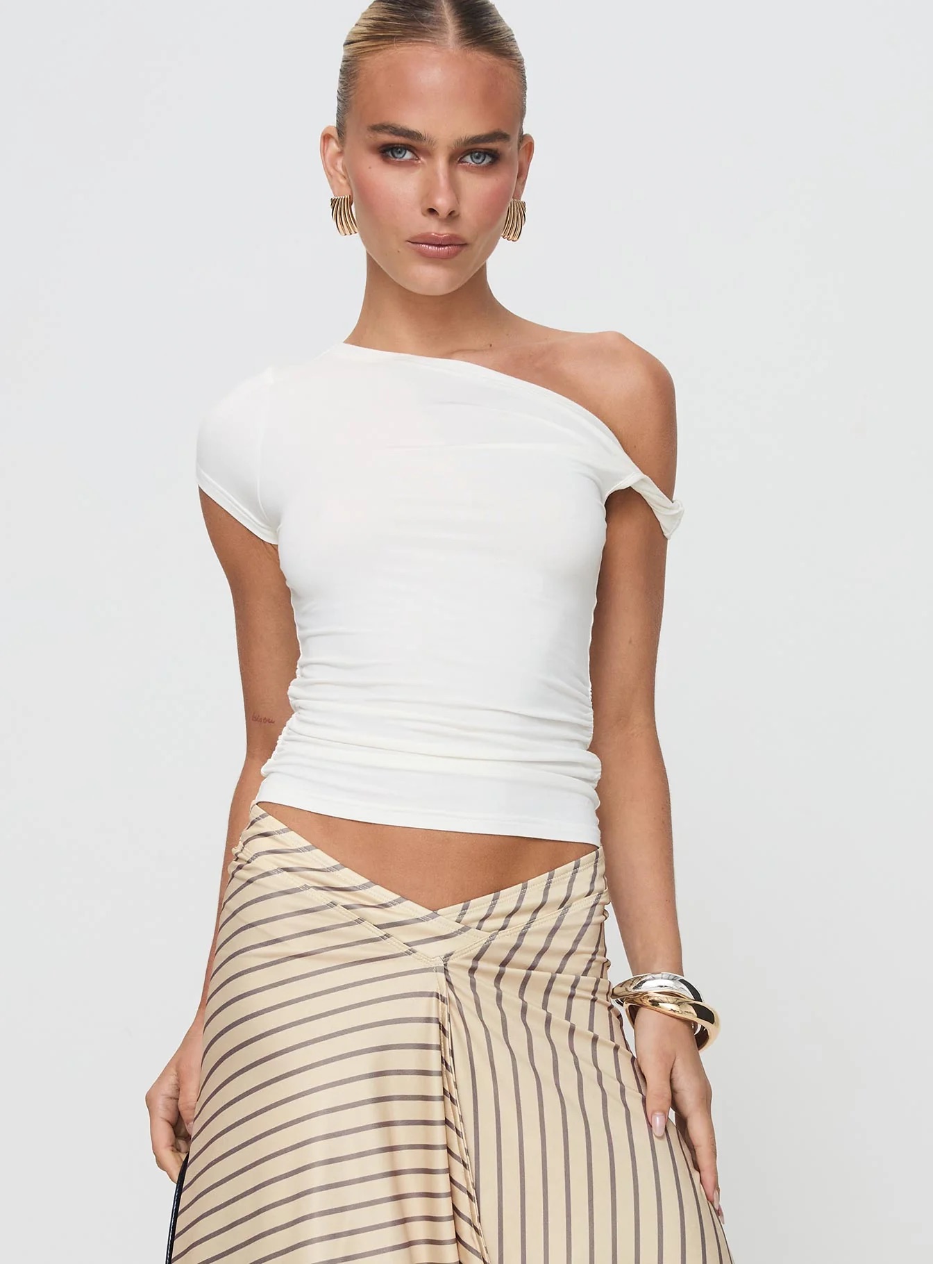 woman wearing white top for work