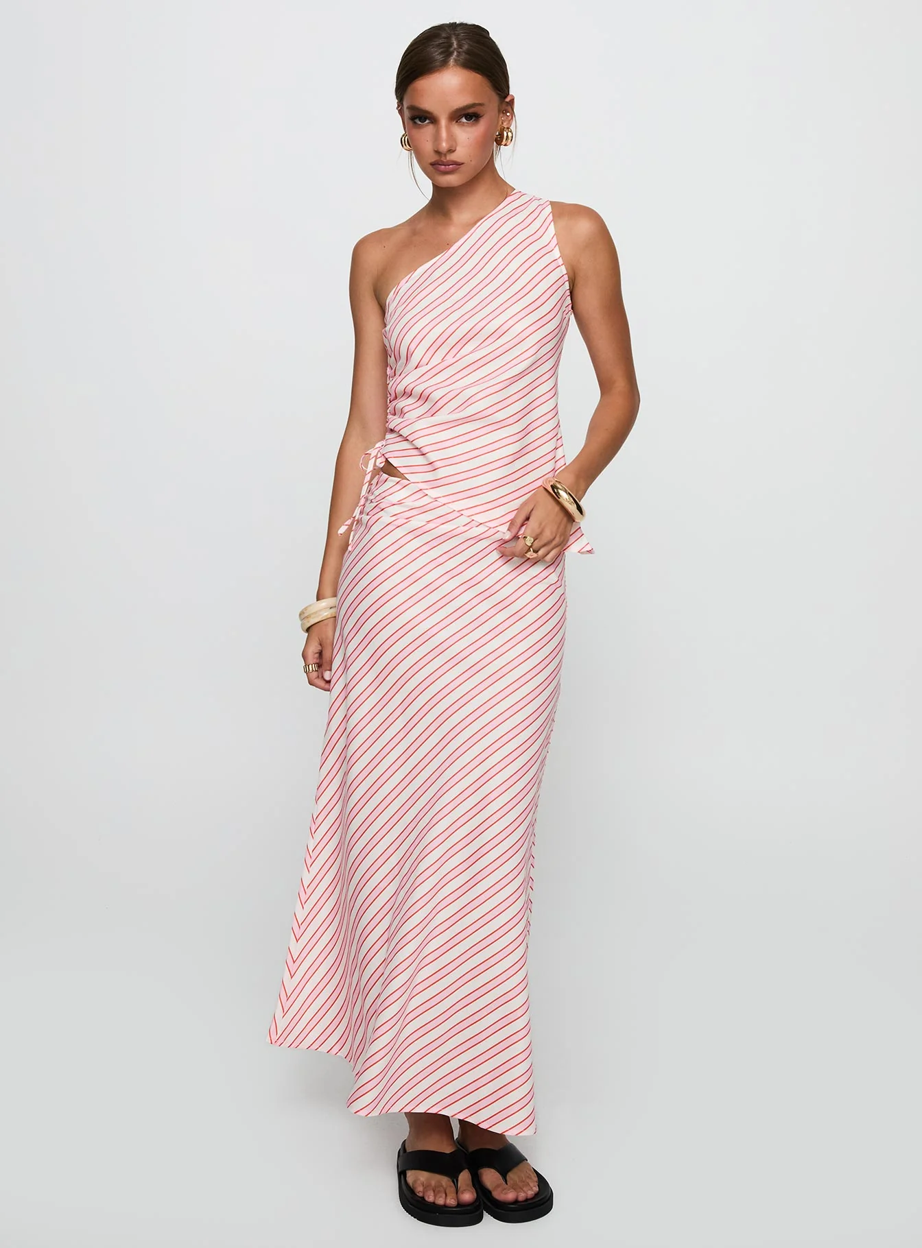 Outfits For Every Engagement Party Theme Outfits For Every Engagement Party Theme