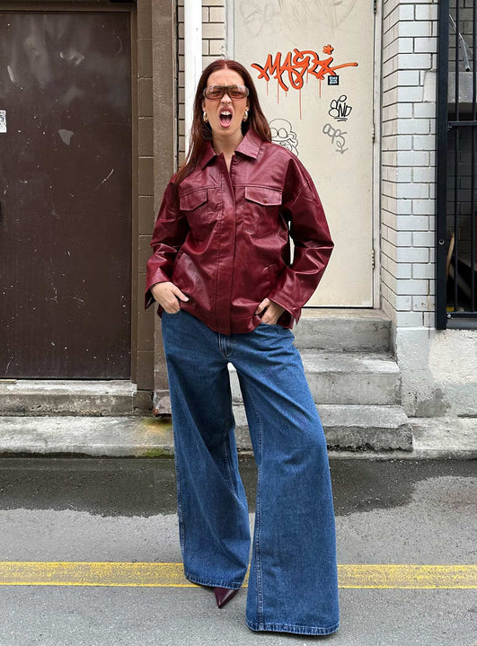 woman wearing baggy jeans