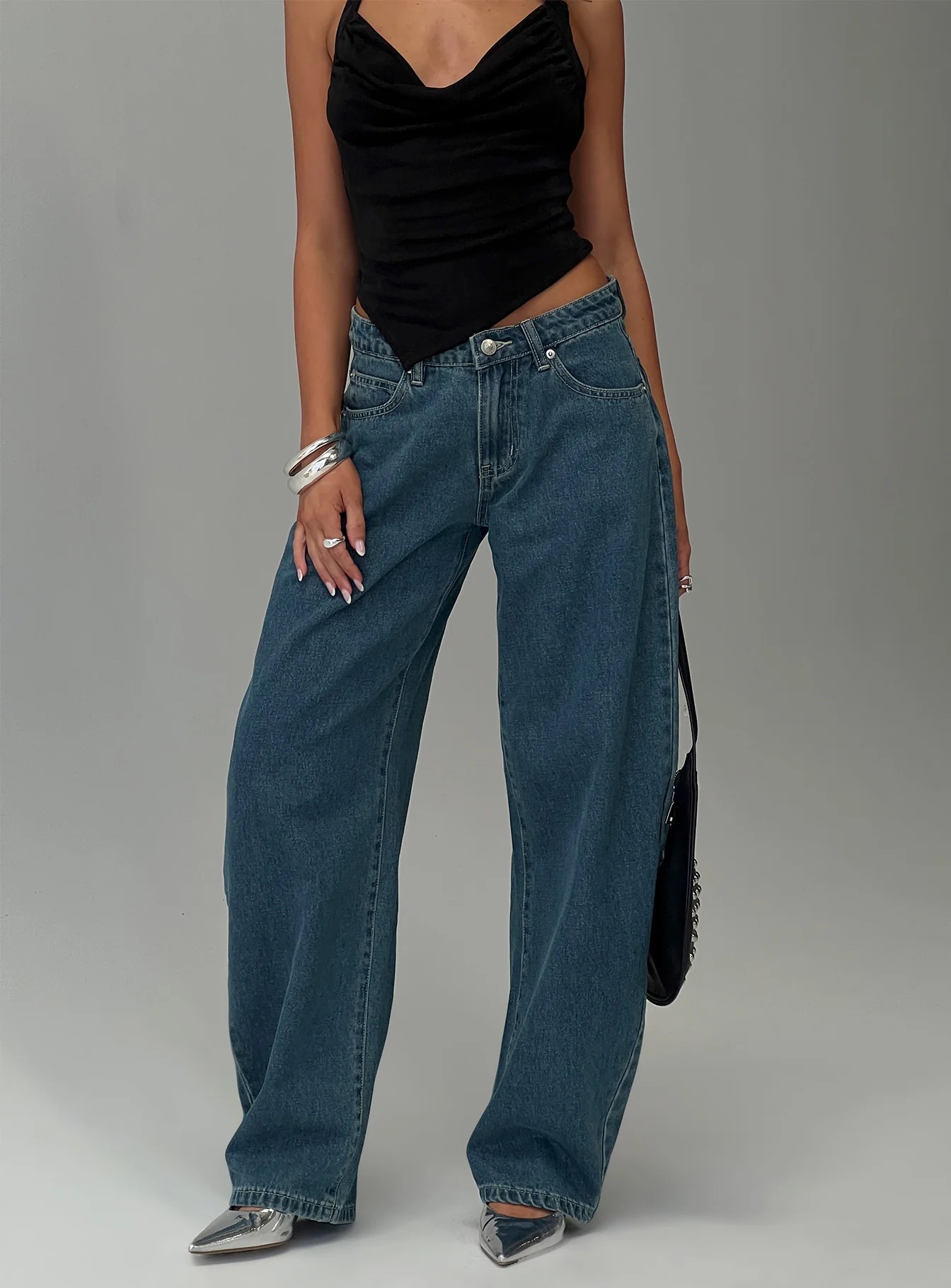 woman wearing princess polly barrel jeans