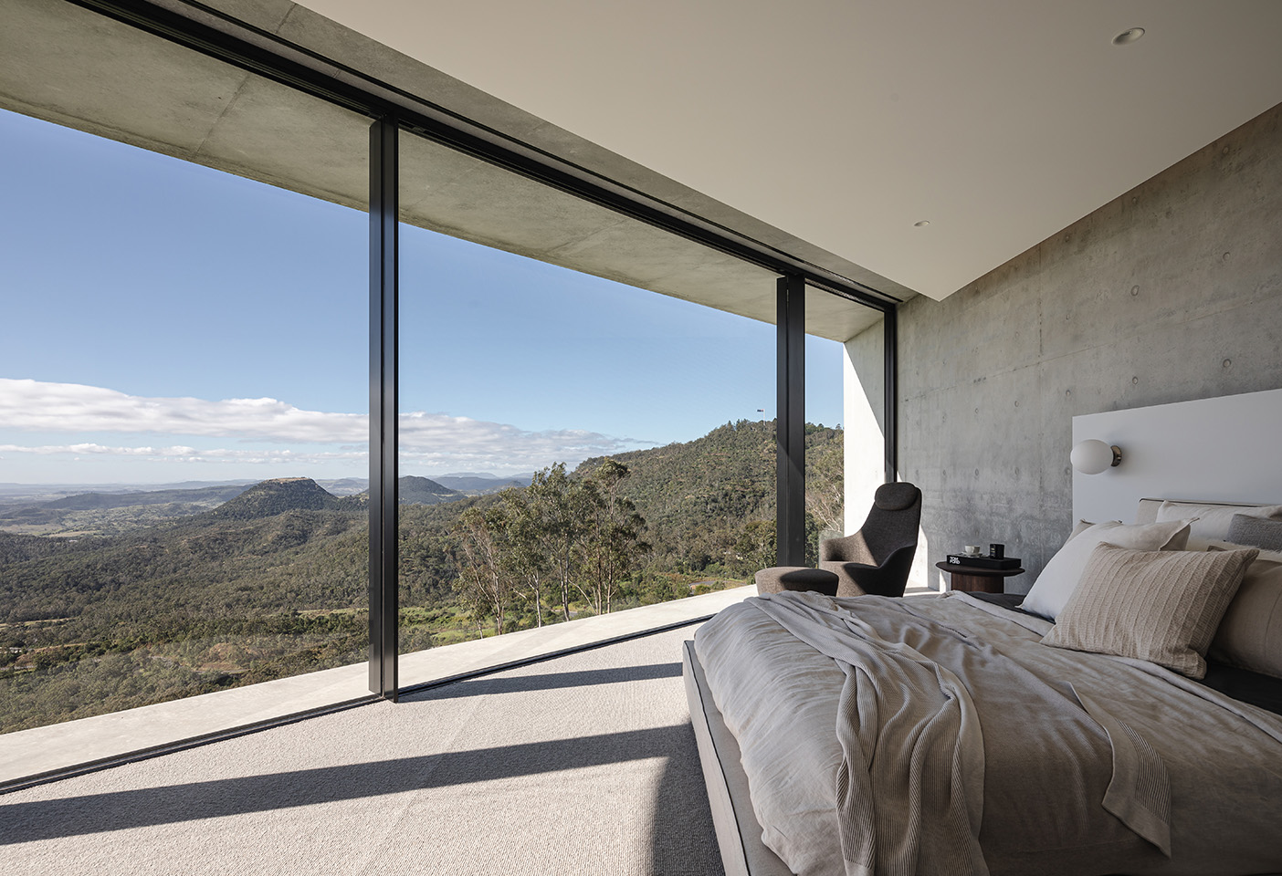 The master bedroom soaks in views of Tabletop Mountain. Photo © Cam Murchison.