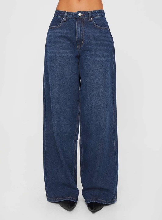 woman wearing wide leg dark wash jeans