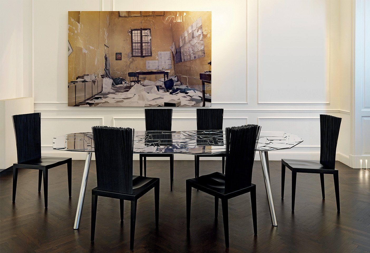 The Brasilia table and Jenette chairs by Fernando and Humberto Campana for Edra. Photo c/o Edra. 