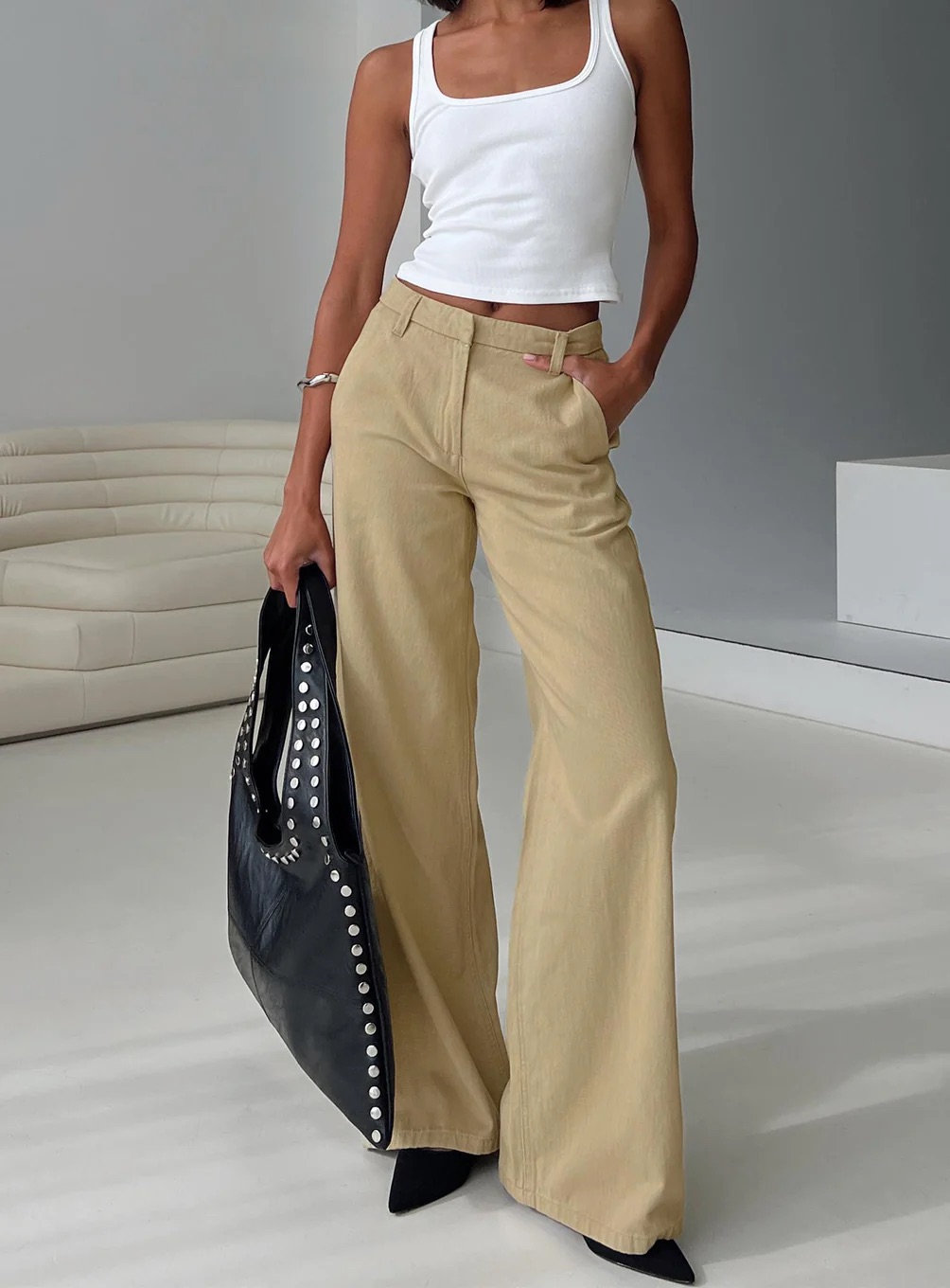 Woman wearing Princess Polly Casual New York Outfit
