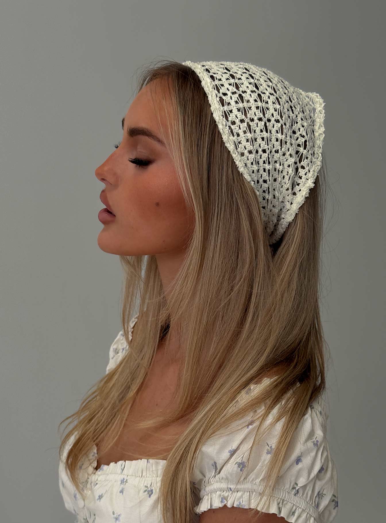 new york summer outfits - princess polly hair scarf