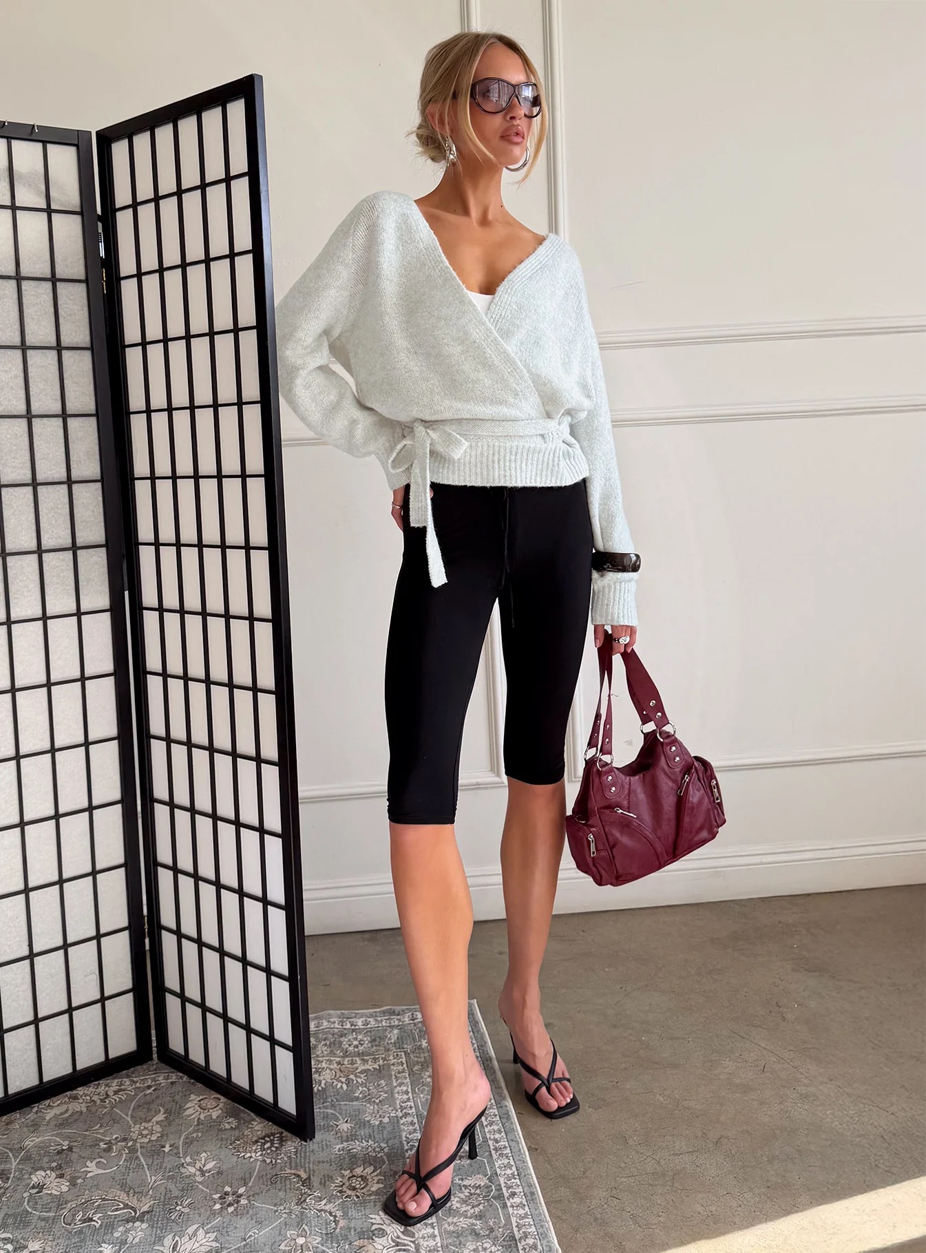 new york fall outfits - princess polly black capri pants