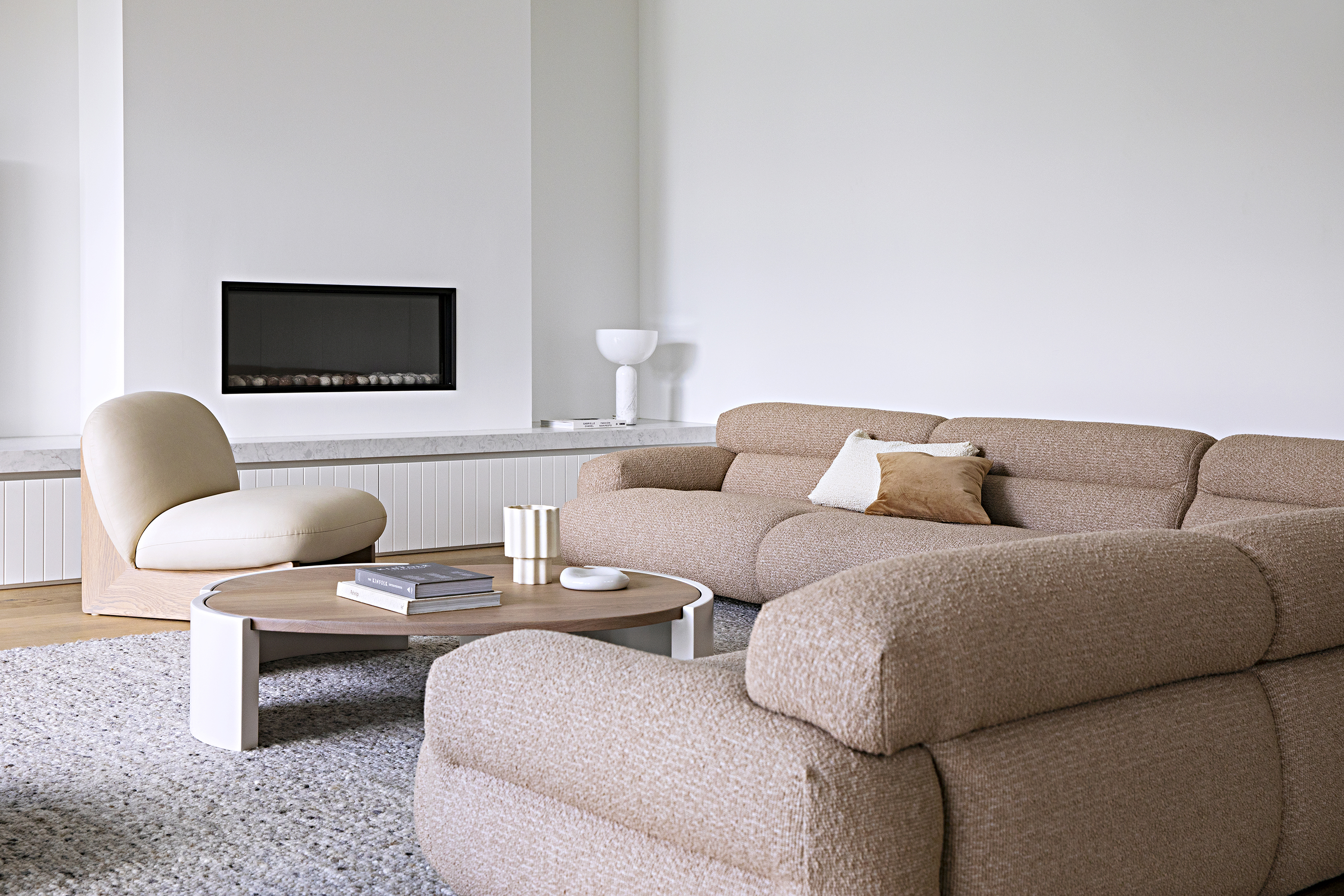 Valley Sofa Bowie Dune, Ziggy Armchair Greyson Leather Bone, Frida Coffee Table 2pac Solid Shell