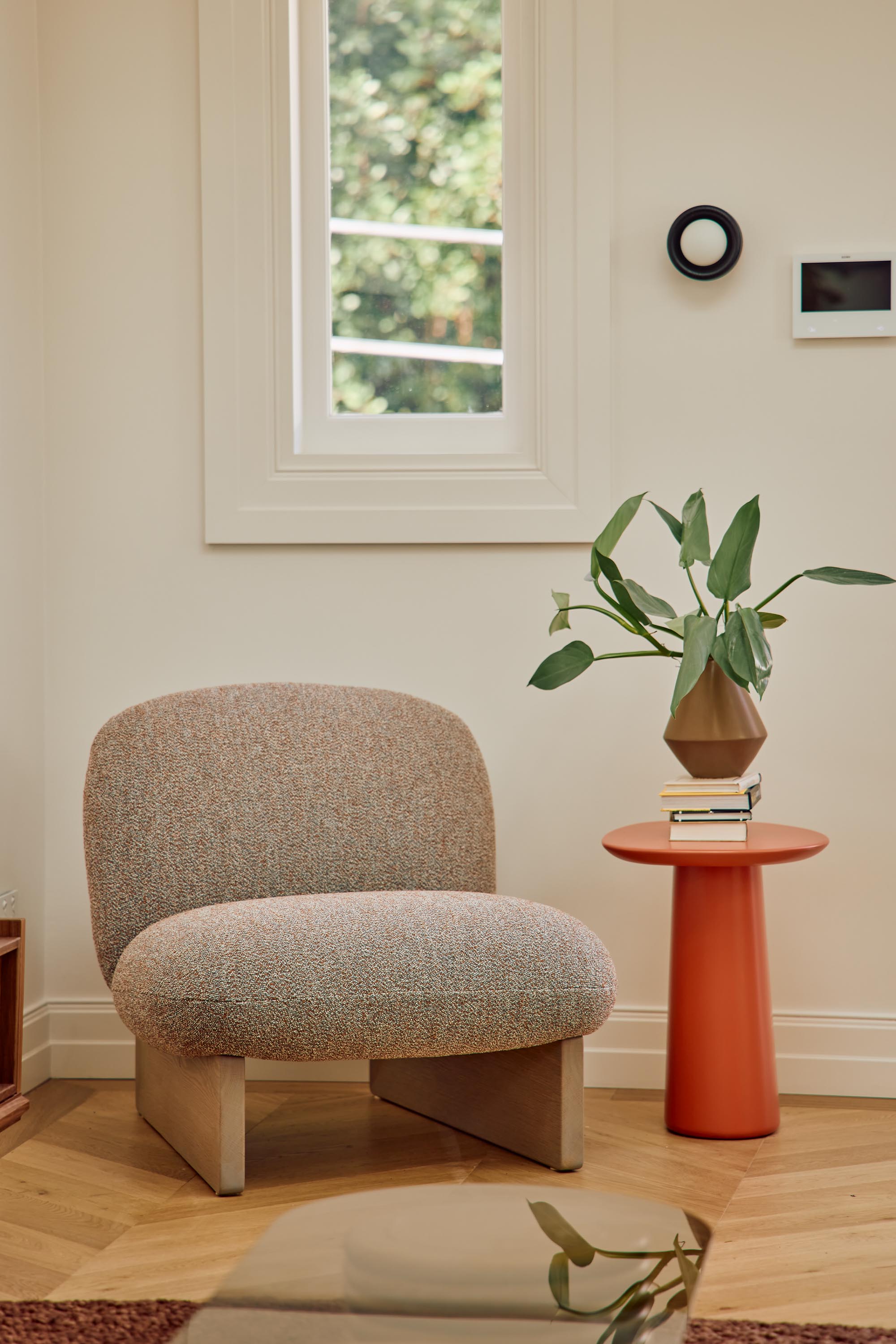 Ziggy Armchair Wildwood Dusk Oak Ash, Rhys Side Table Beech Glow