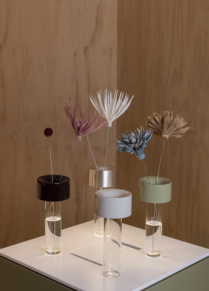 The whimiscal Fleur light, a wireless table lamp with an elegant and careful proportion and an unexpected dual role as a vase, designed by Rodolfo Dordoni. Photo c/o Foscarini..
