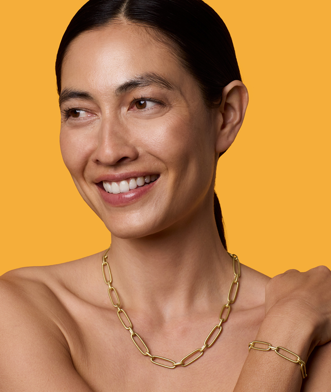 Go bigger for the better with our stunning Large Narrow Link Chains.