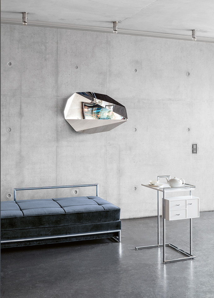 The Day Bed designed by Eileen Gray in 1925 and the Coiffuse table designed in 1926, with the Piega Mirror Object Small by Victoria Wilmotte, all manufactured by ClassiCon. Photo c/o ClassiCon. 